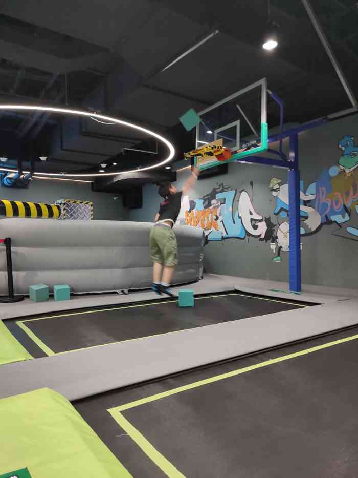 反弹蹦床公园(中庚漫游城店)-"【印象】项目过少上次经过宝贝就说想玩