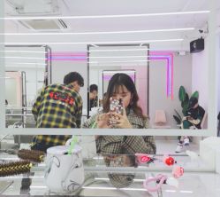 -SWANK SALON