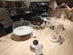 -VERIE BAKEHOUSE