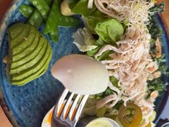 活力牛油果绿意鸡肉沙拉-良木缘咖啡西餐(川大店)