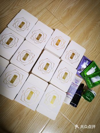 一下这么多小样 够我用一阵子了哈哈哈还是小样划算