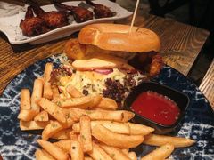 -layback cafe & bar