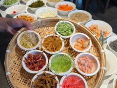 -包整·丝娃娃(一览甲秀楼风景店)