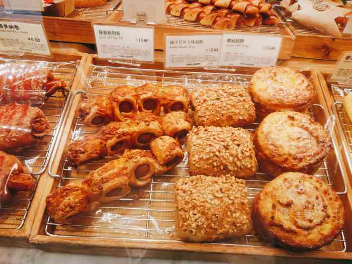 2020年6月16日打分省府路上的多乐之日面包坊,里面的面包品种非常丰富