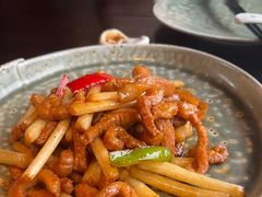 广式花生芽炒生态松阪肉-卯时·龙光雅宴·精致锡帮菜(惠山古镇店)