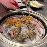 品尝烤肉美味