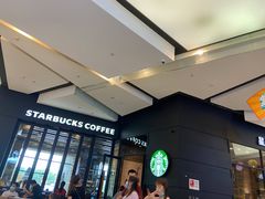 等位区-星巴克臻选(武汉经开永旺梦乐城店)