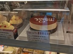 面包甜点陈列柜-红宝石·鲜奶小方·海派西点房(金杨店)