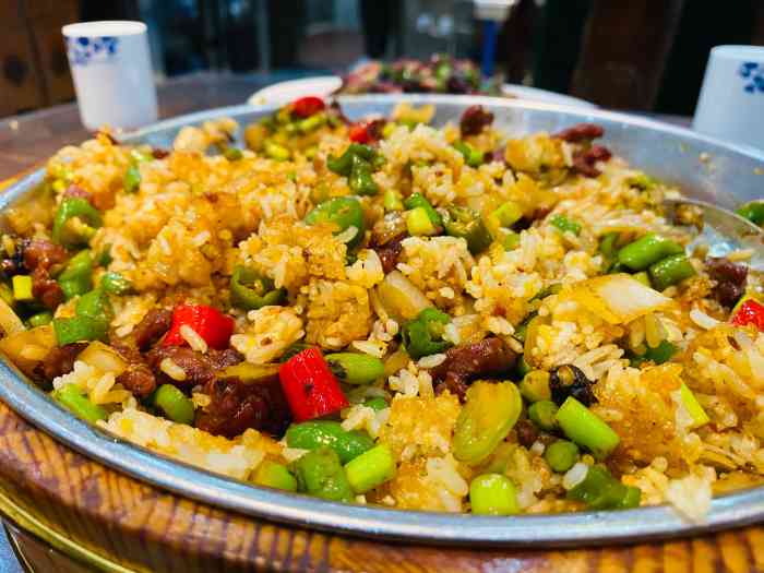 金洲美食(广场店)-"菜品味道不错,有的没拍照,有个凉拌青稞面.