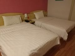 -7天连锁酒店(上海徐家汇龙华路地铁站店)