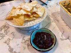 奶呼呼乳扇片蘸草莓酱-浩海火烧云傣家菜(京广店)