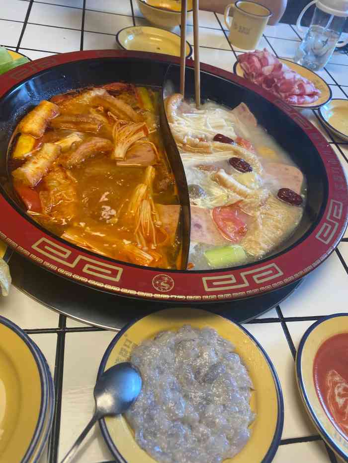 瓷器口市井火锅(桐乡店)-"位置好找的.就在品记边上,对面就是了不起.