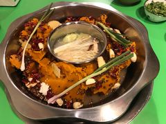 鸳鸯锅-周幺妹重庆老火锅(银泰城总店)