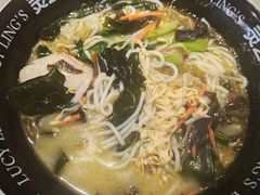 -灵芝妹子海鲜米线(劳动公园店)