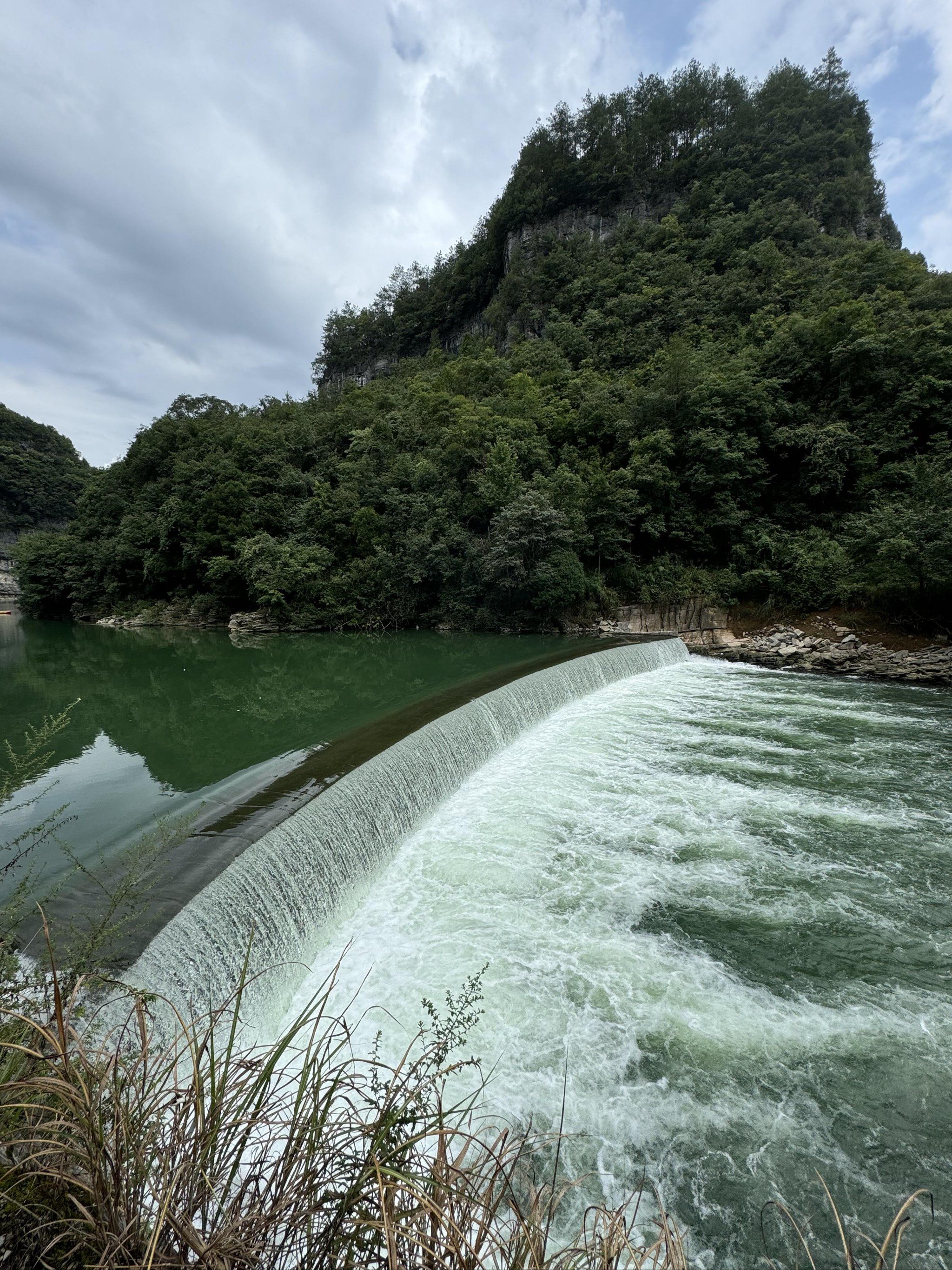 水银河
亲子漂流,水真的很棒(矿泉水水质)!
2.
