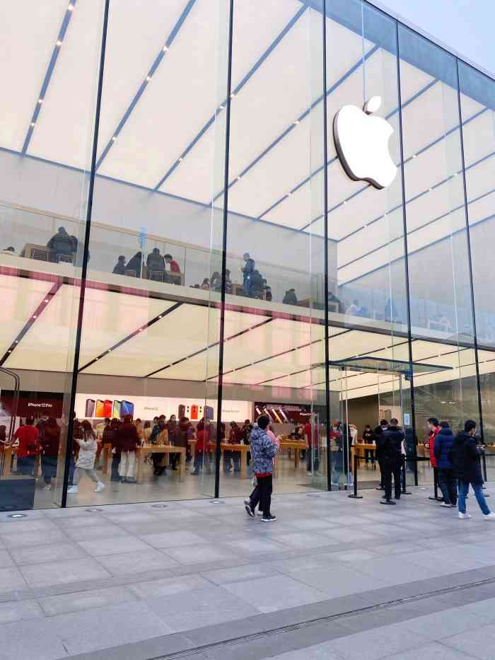 苹果官方直营店位置在龙翔桥地铁附近靠近西湖是杭州最大的苹果直营店