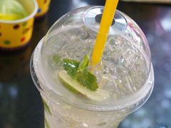 -莓园冰淇淋店
