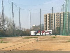 -仙霞高尔夫练习场-停车场