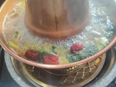 -果松木炭酸菜铜火锅·外婆参鸡汤