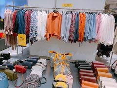 -URBAN REVIVO(欢乐海岸购物中心店)