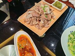 -东口码头·烧鸽子·鱼头泡饼·地方菜(金鹰悦城店)