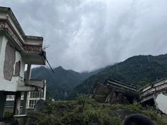 -四川汶川特大地震漩口中学遗址