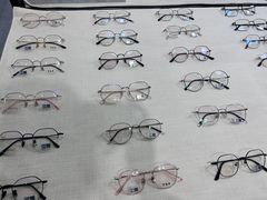 -罗伯特眼镜·蔡司官方授权(罗湖国贸店)