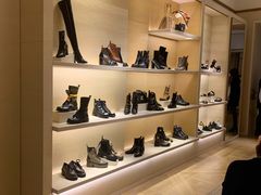 -文艺复兴百货(米兰大教堂广场店)