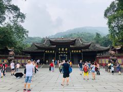 -峨眉山报国寺