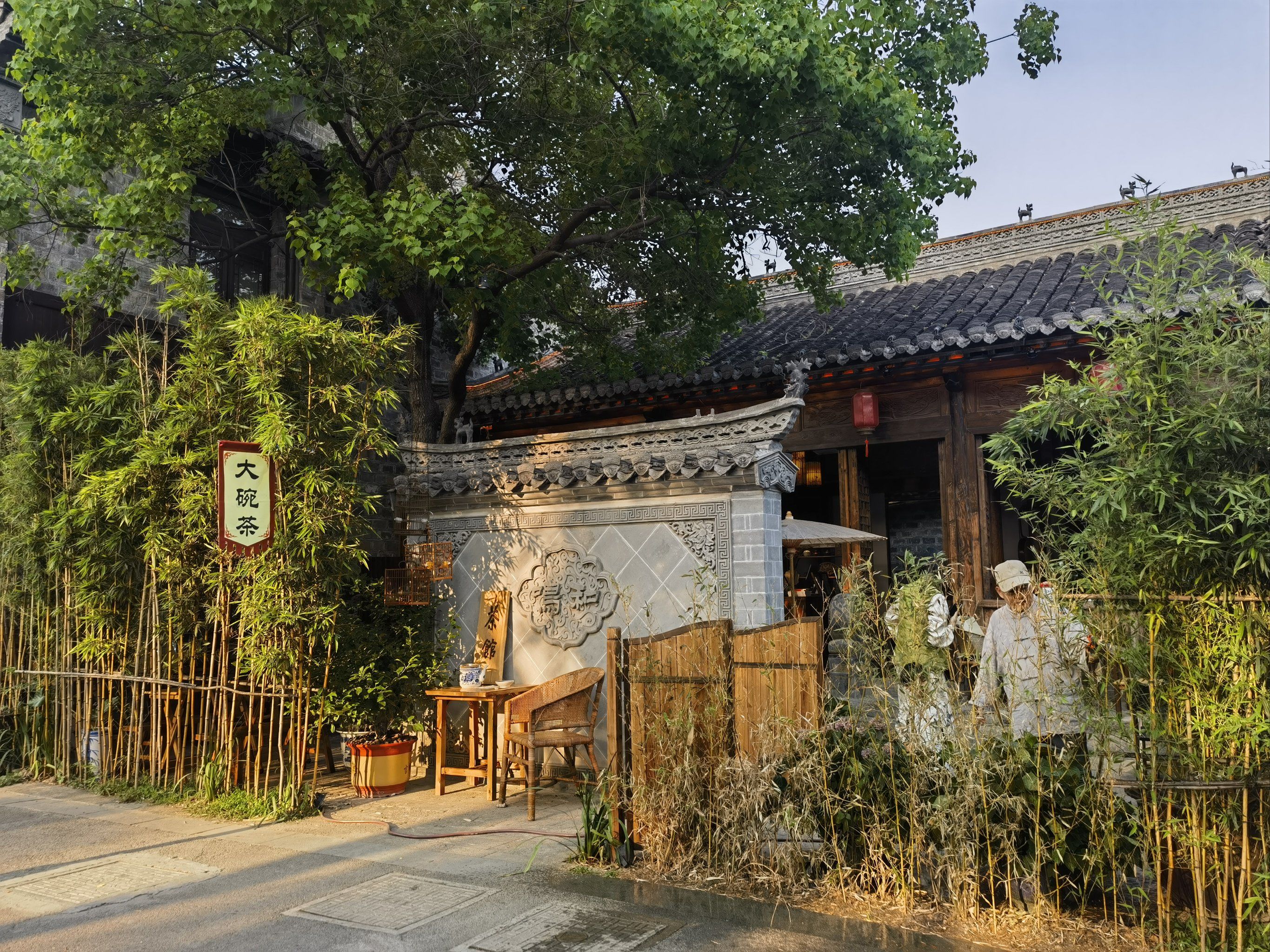 愚园对面的喝茶听戏的茶馆