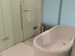 -上海滴水湖皇冠假日酒店