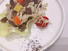 雪花牛肉粒炒菇-君德澜酒家·创意粤菜(金山谷店)