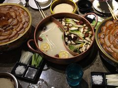 -三人行骨头王火锅(长寿店)