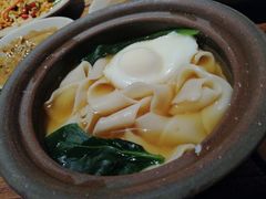 -老牌坊云南鱼豆花火锅(爱建店)