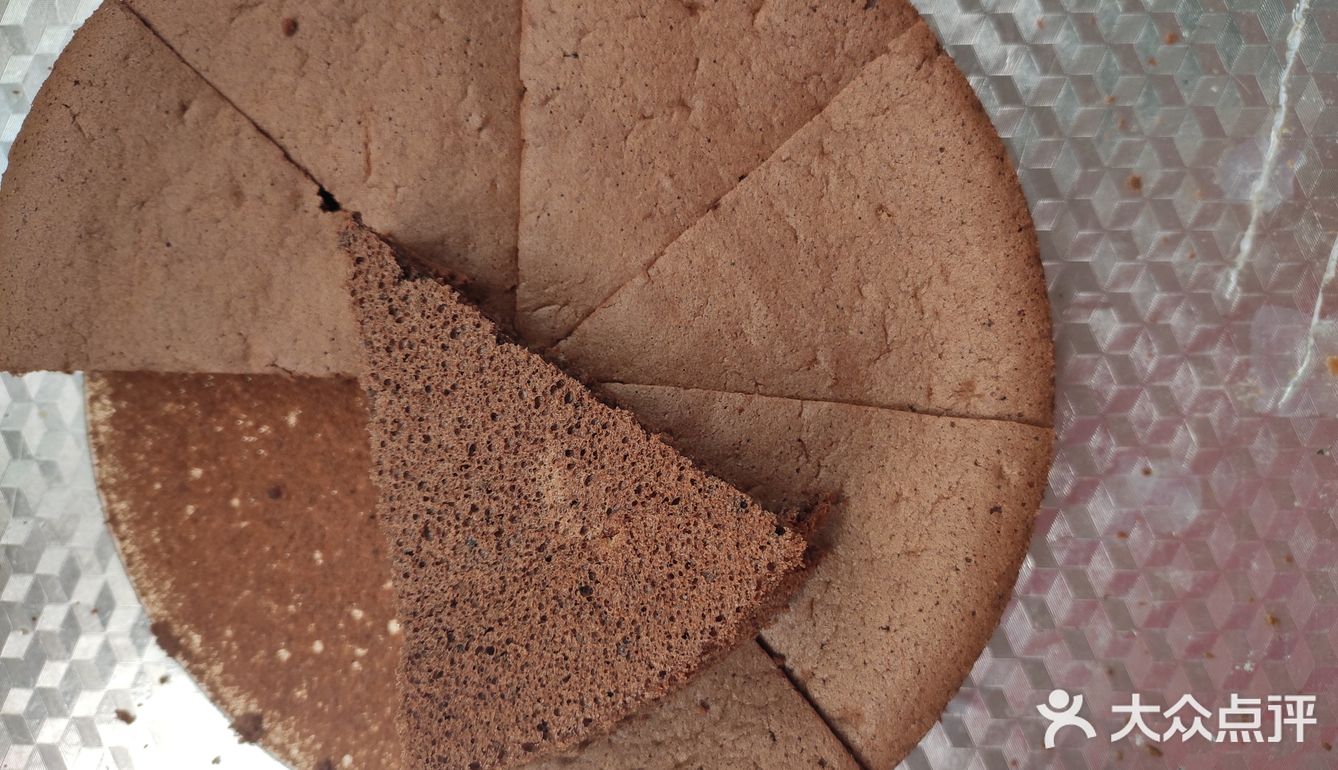 太馋蛋糕了，做了一个巧克力戚风蛋糕，狂放可可粉