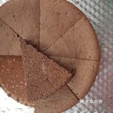 太馋蛋糕了，做了一个巧克力戚风蛋糕，狂放可可粉