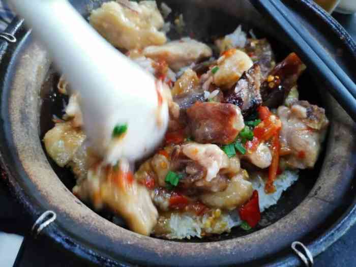 牛展面食店-"老板亲自帮点饭的,没有菜牌,不过老板很寸.