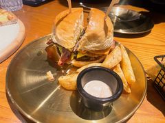 双蛋指椒牛肉汉堡-魏斯理汉堡(西安沣东吾悦店)