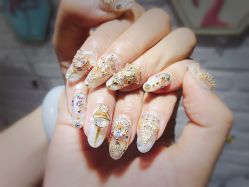 -逸日式美甲美睫工作室