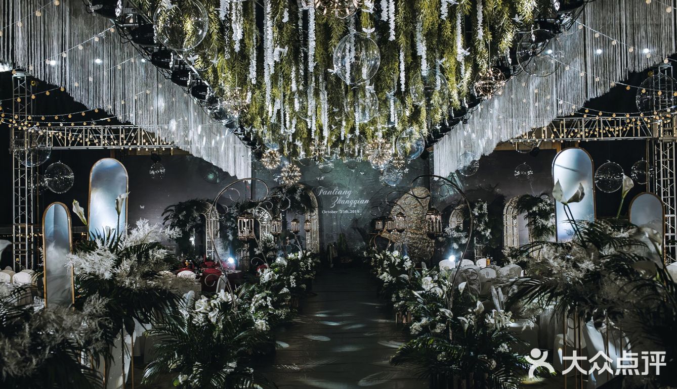 站在舞台上的你,是那么美