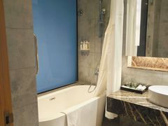 -上海虹桥西郊假日酒店