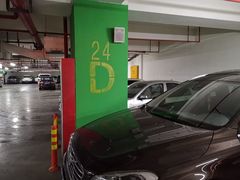 -丽丰购物中心·停车场