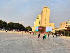 -巴陵广场