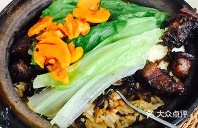Braised Pork with Preserved Vegetable Claypot Rice