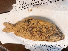 东平湖爆煎鱼-老牌坊鲁菜名店(宽厚里店)
