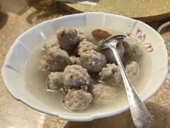 香菜丸子烩蛤蜊-水煮三国·川鲁江湖菜(香山店)