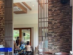 -Chom Cafe and Restaurant