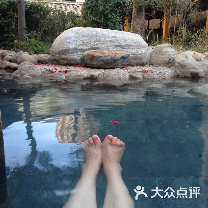 汤池热水河温泉spa会所