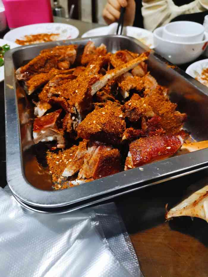 德顺全正宗烤羊头-"[薄荷]环境:大排档和室内都有,人气挺.