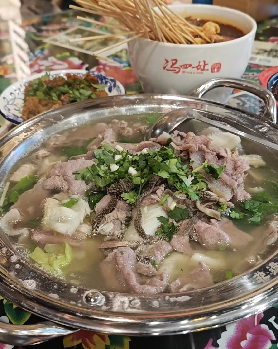 跷脚牛肉血旺图片